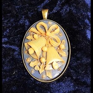 Pendant-Bells & Bows, Cameo Style